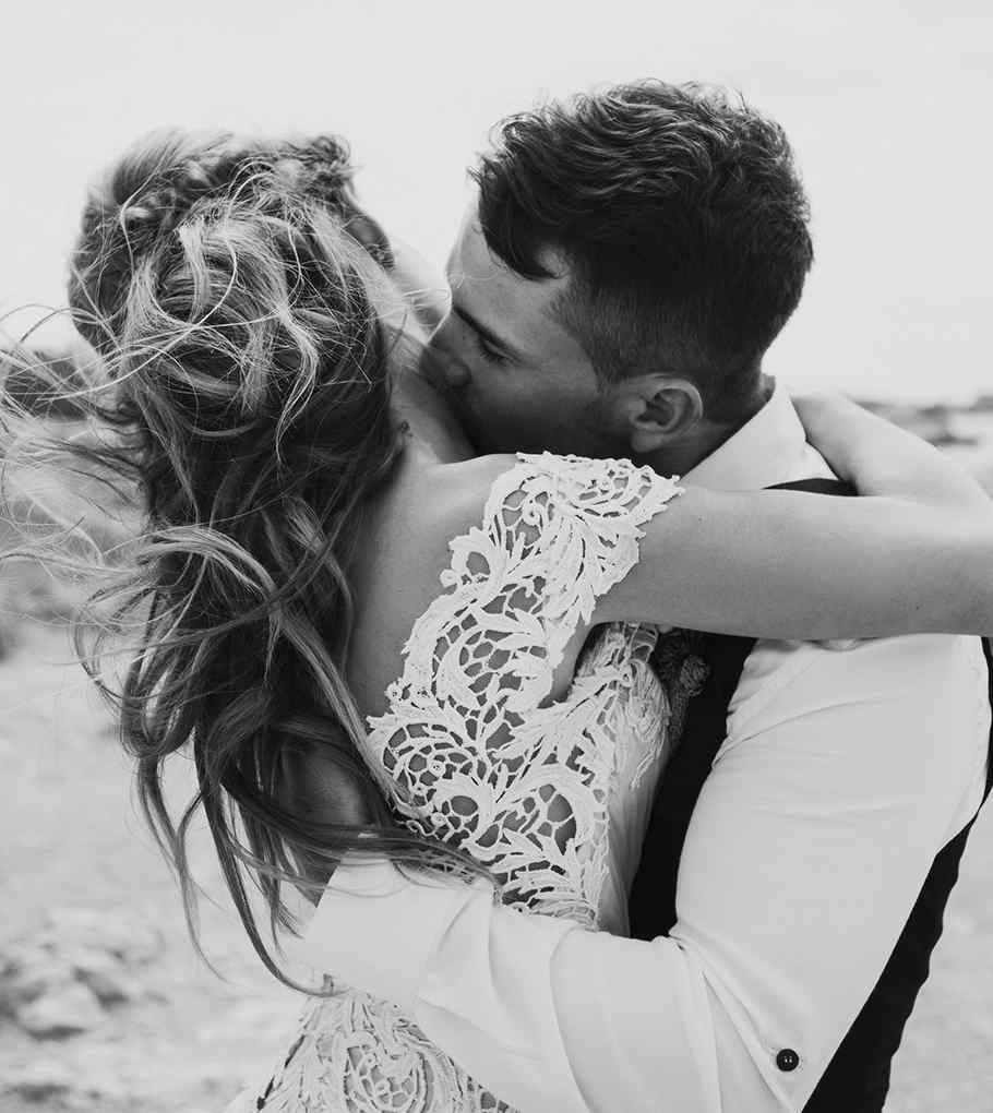 https://classicsouthernweddings.com/wp-content/uploads/2020/10/home_01_image_01.jpg