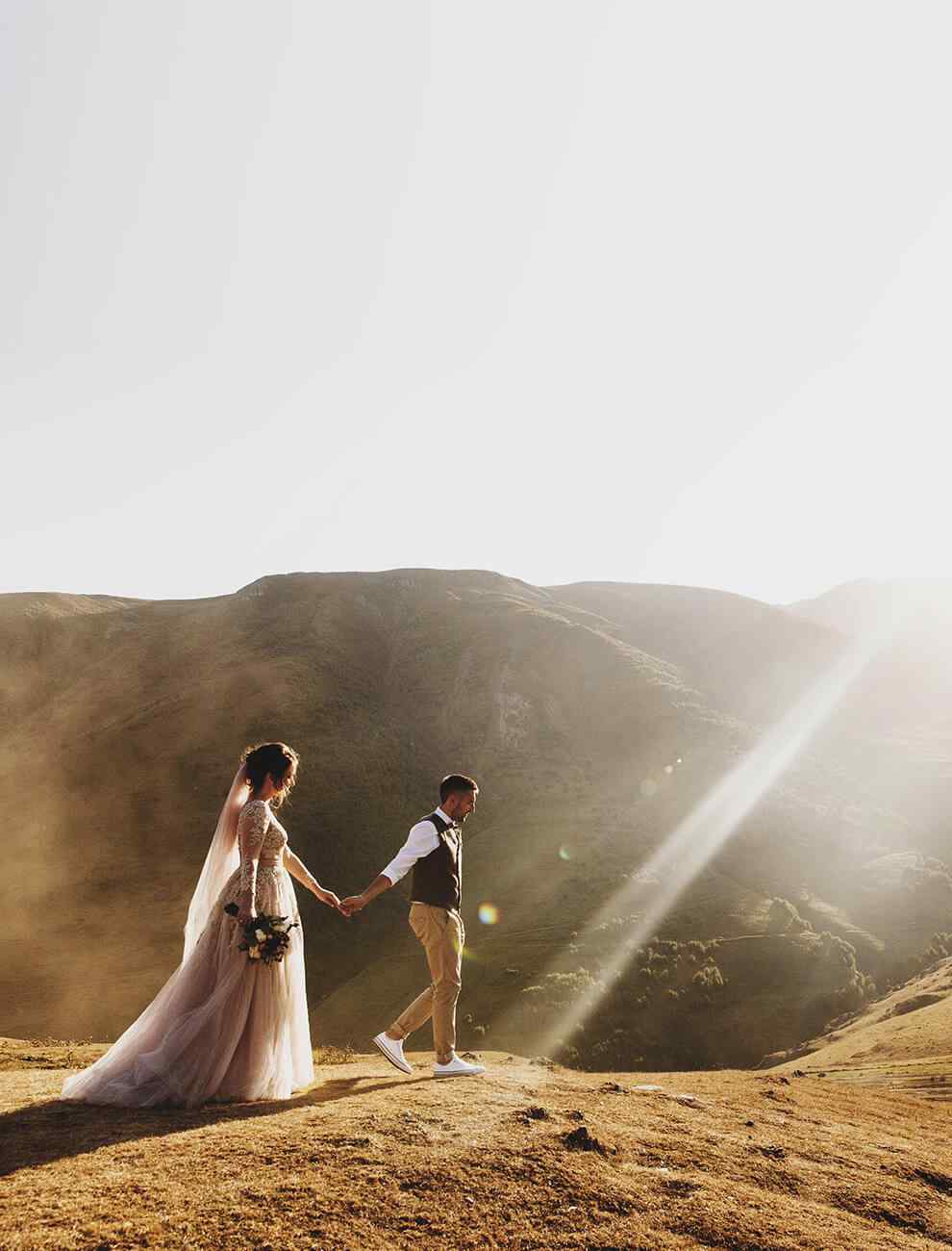 https://classicsouthernweddings.com/wp-content/uploads/2020/10/home_01_image_04.jpg
