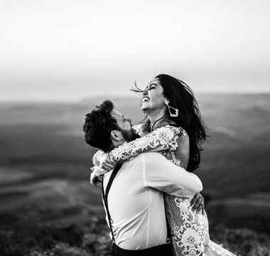 https://classicsouthernweddings.com/wp-content/uploads/2020/12/image_about_us_05.jpg